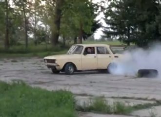 Drift με Moskvitch V8 μέχρι να σκάσουν τα λάστιχα (video)