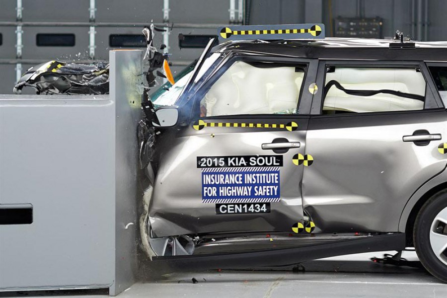 Το νέο Kia Soul αντιμέτωπο με το πιο επώδυνο crash test (video
