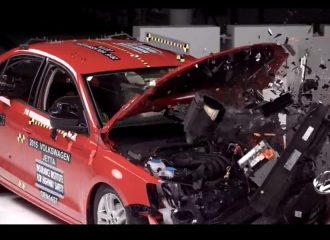 Πολύ ανθεκτικό το Volkswagen Jetta σε crash test (+video)