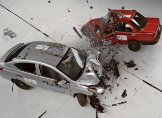Crash test μεταξύ νέου και παλιού Nissan Sunny (video)