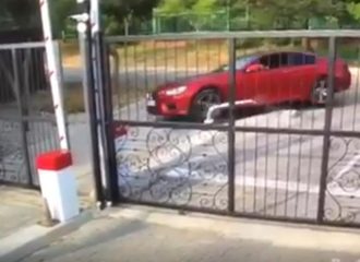 Οδηγός της πλάκας μπήκε με την BMW M6 στο γκαράζ από τον τοίχο (+video)