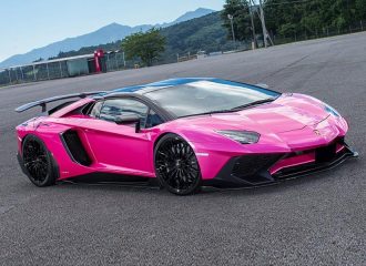Βελτιωμένη Lamborghini Aventador SV είναι φωτιά στα… ροζ!