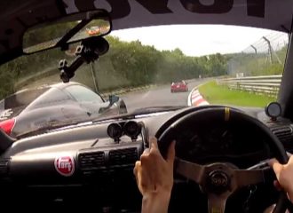 Οδηγός Ferrari 458 χτύπησε αυτοκίνητο και την έκανε… (+ video)