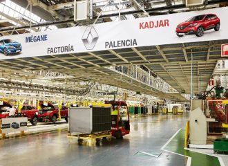 Μέσα στο εργοστάσιο της Renault με τα 40 χρόνια ιστορίας! (+video)
