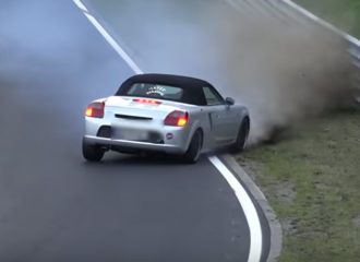 Toyota MR2 το πάλεψε αλλά δεν σώθηκε… (+video)