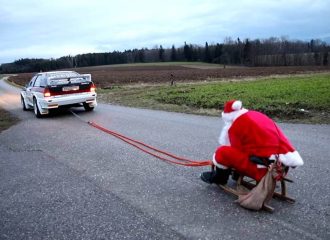 Άγιος Βασίλης έρχεται με Audi Quattro! (+video)