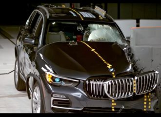 Βράχος η νέα BMW X5 στο πιο σκληρό crash test