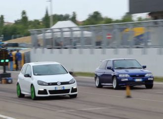 Ford Escort Cosworth «τα πάει» με VW Golf R (+video)