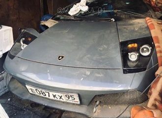 Παρατημένη Lamborghini Murcielago σε κοντέινερ