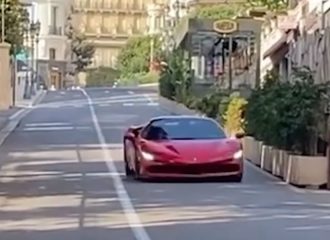 Ferrari SF90 Stradale πάει «τέζα» στο Μονακό (+video)