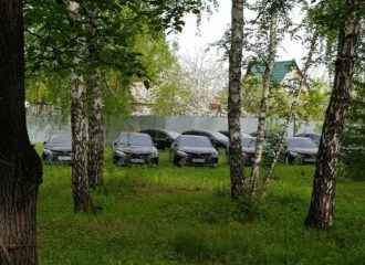 Ολοκαίνουργια Toyota Camry σαπίζουν σε δάσος