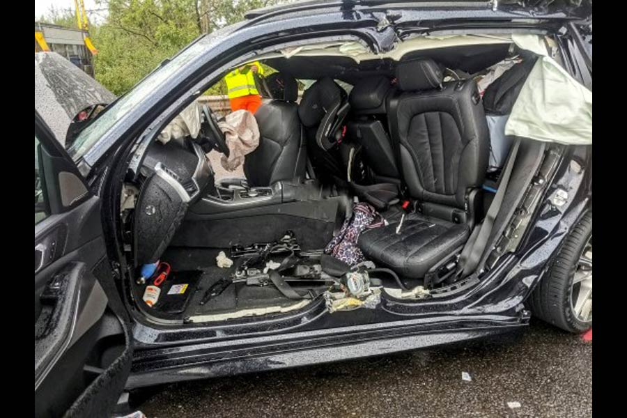 Οδηγός γλίτωσε από αυτή την BMW με αμυχές! - AutoGreekNews