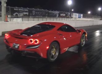 Ferrari F8 σηκώνεται στα «πίσω πόδια» (+video)