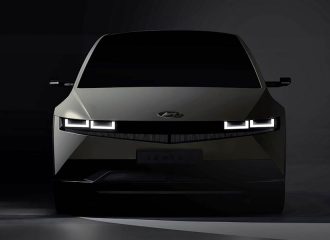 Το Hyundai IONIQ 5 δείχνει το πρόσωπό του (+video)