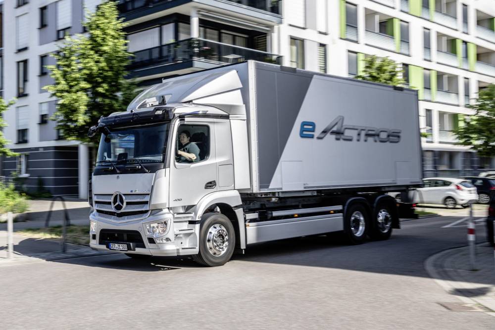 Αθόρυβες μεταφορές με το ηλεκτρικό Mercedes Actros