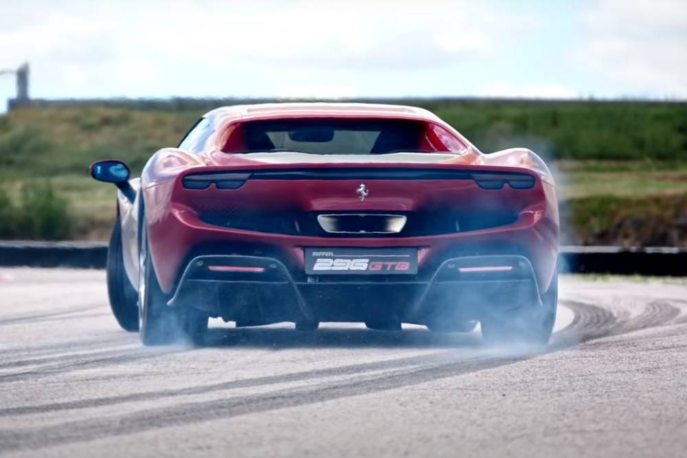 Έτσι «γυρνάει» η νέα Ferrari 296 GTB (+video)