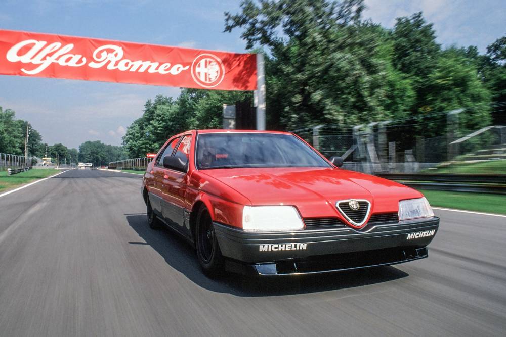 Γνωρίζετε την απαράμιλλη Alfa Romeo 164 3.5 V10;