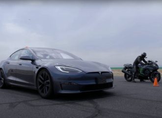 Tesla Model S «τσακίζει» Hayabusa και Ninja (+video)