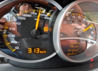 Porsche Carrera GT ουρλιάζει στα 313 χλμ./ώρα