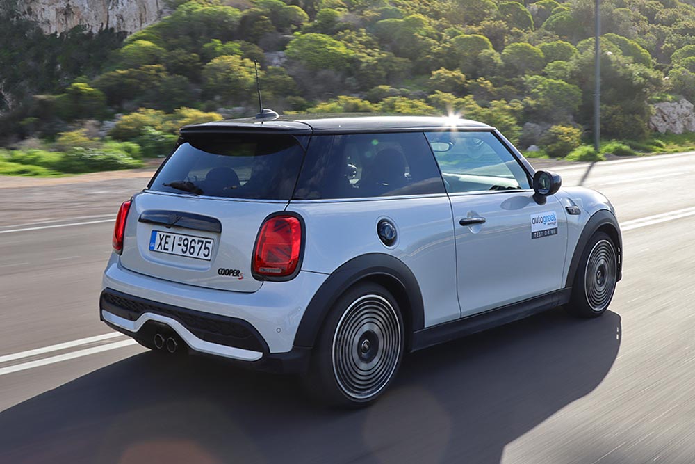 MINI Cooper S 2022 rear