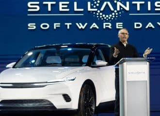 Stellantis: Η κατασκευή EV κοστίζει 50% παραπάνω!