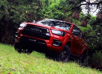 Η Toyota μπουστάρει το Hilux GR Sport ενόψει Raptor