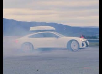 Ο Ken Block «λιώνει» το Audi RS e-tron GT (+video)