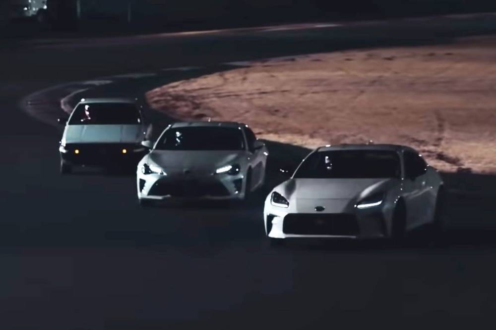 Ιστορικό τριπλό drift από τα 86άρια της Toyota (+videos)