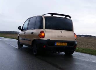 Fiat Multipla με το γκάζι «φυτεμένο» (+video)