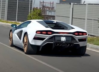 Τρεμούλα με τον V12 της νέας Lamborghini Countach