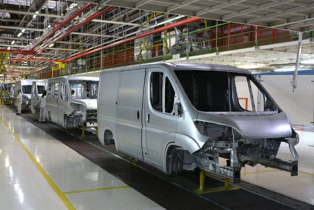 Η Stellantis θα κατασκευάζει το νέο van της Toyota