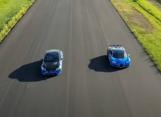 Tesla Μodel S Plaid «πετσώνει» Bugatti Chiron (+video)