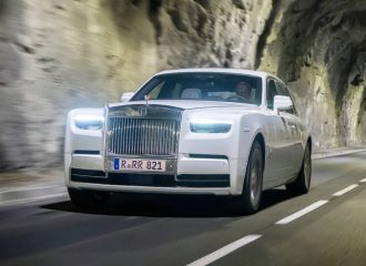 Ανάκληση Rolls-Royce για να τους αλλάξουν τα φώτα