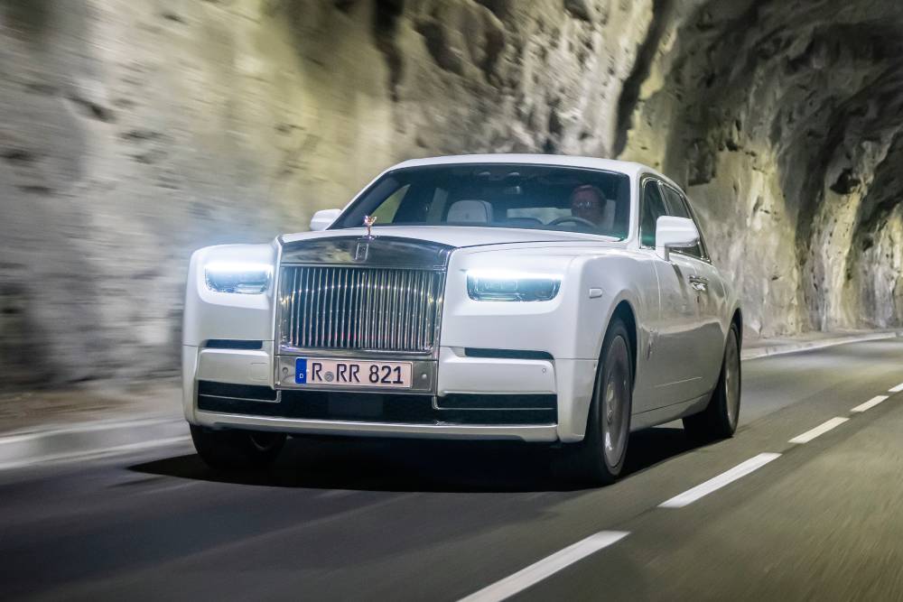 Ανάκληση Rolls-Royce για να τους αλλάξουν τα φώτα