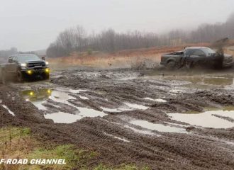 Αγροτικά Toyota και Ford κυλιούνται στις λάσπες (+video)