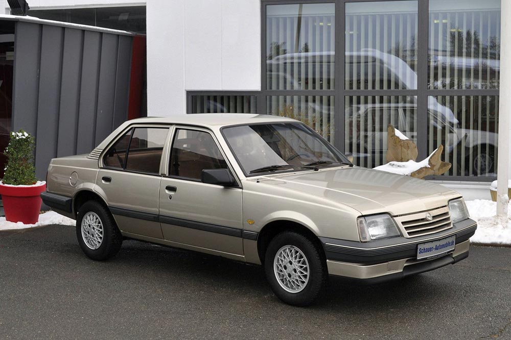 Αμεταχείριστο Opel Ascona ηλικίας 36 ετών!