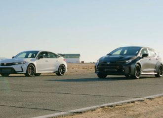 H απόλυτη μονομαχία: Civic Type R vs GR Corolla (+video)