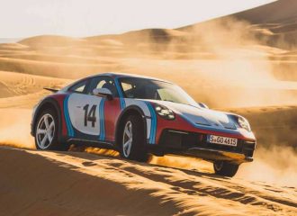 Κερνάει Martini η Porsche 911 Dakar
