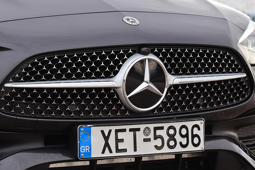 Πρώτη η Mercedes-Benz στην Ελλάδα και το 2022
