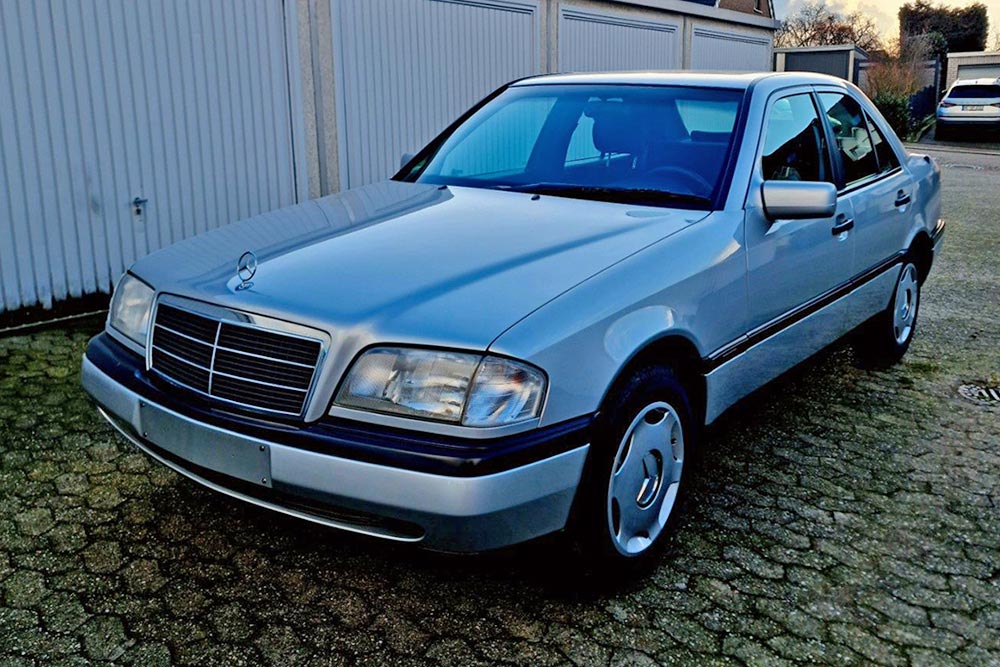 Γιαγιά άφησε Mercedes C 180 του 1995 με 5.812 χλμ.
