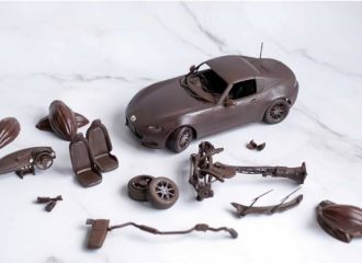 Μοναδικά σοκολατένιο Mazda MX-5 για τους έρωτες
