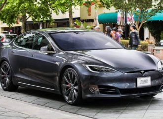 Αγόρασε Tesla με 207.000 χλμ. κι «έκλαψε» τα λεφτά του