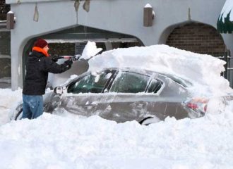 Πώς βγάζουμε το αυτοκίνητό μας από τον πάγο;