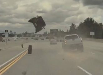 Αδιανόητο ατύχημα από αδέσποτο τροχό! (+video)