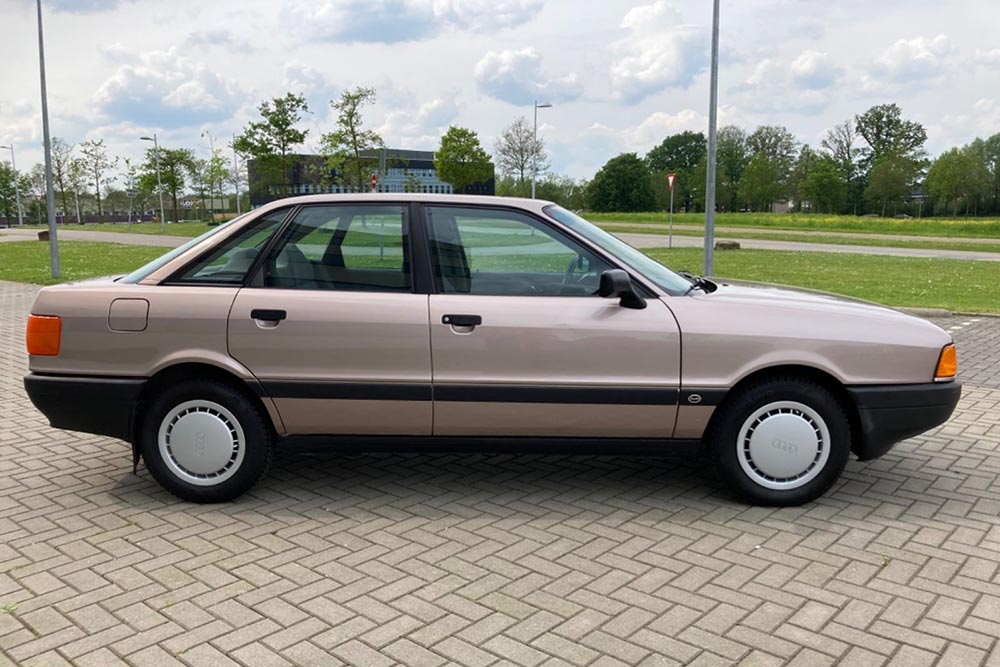 Audi 80 του 1987 για να μπει σε βιτρίνα