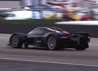 Concert at 11,000 rpm with Aston Martin Valkyrie (+video)