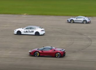 Porsche και Ferrari δεν κάνουν καλά το Tesla Plaid (+video)