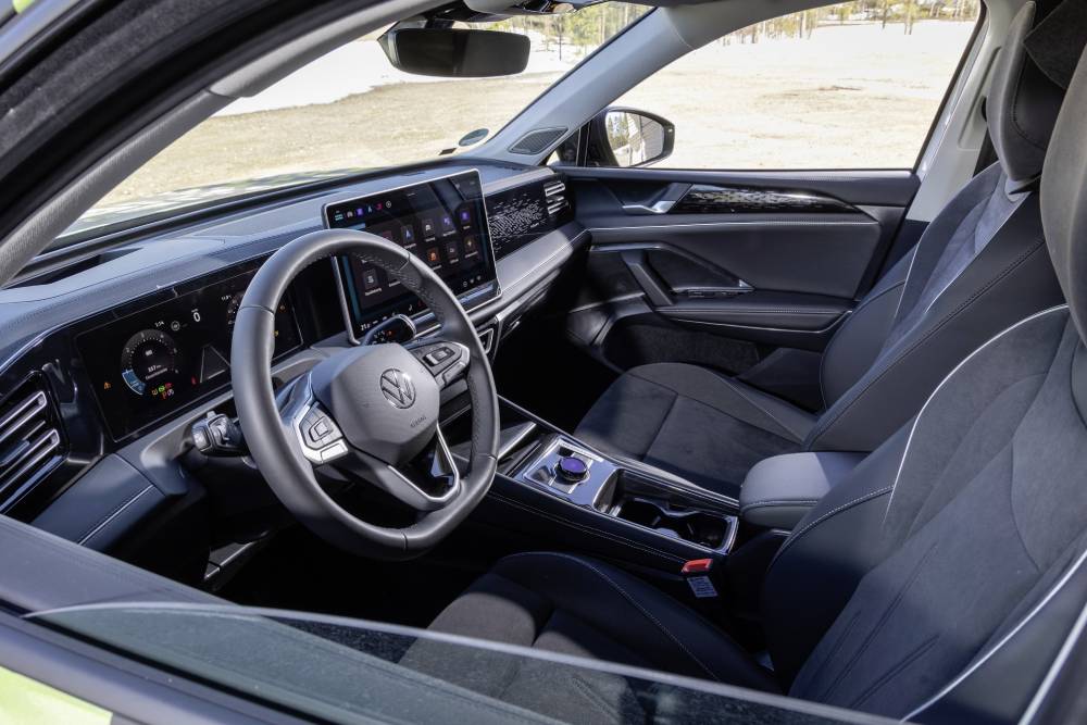 Ξεχειλίζει τεχνολογία το εσωτερικό του νέου VW Tiguan