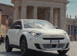 Με την ευχή του Πάπα το νέο Fiat 600 (+video)