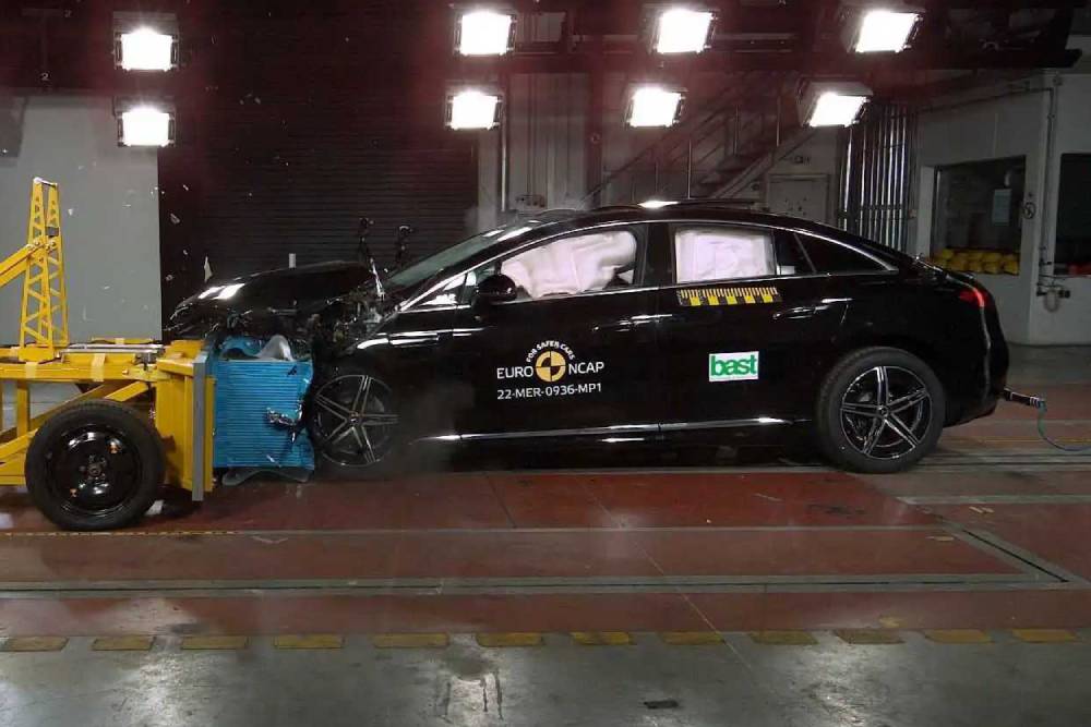 Mercedes: «Ο καθένας μπορεί να πάρει αστέρια στα crash tests»